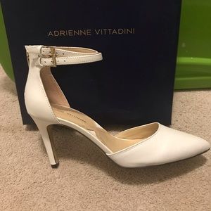 White Adrienne Vittadini nevi pump 7.5